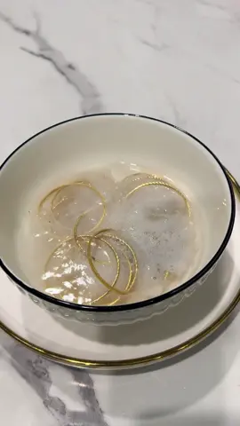 Đem bộ ximen đeo 6 năm chưa rửa dơ hú hồn . Chai nước rửa vàng chuyên dụng này hot mua về rửa không ngờ sáng sạch vậy luôn #trangsuc #trangsuconline #trangsucvangbac #xuhuong2024 #viraltiktok #tradingvideo #xuhuongtiktok #pnj 