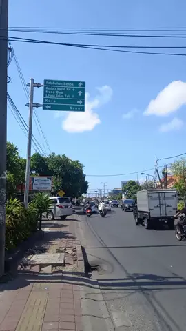 Suasana siang Jl Diponegoro Bali