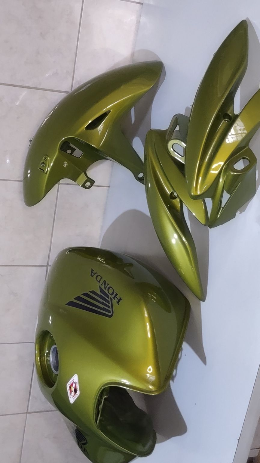 Pintura do kit completo da Hornet 2011 #custom #b2custom #moto #hornet #hornet600 #hondahornet 