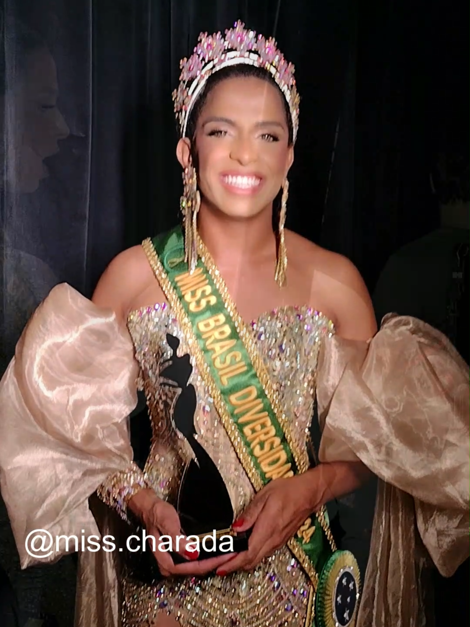 ✨👑 Parabéns, Nicole Diaz! A representante de Pernambuco conquistou a coroa de Miss Brasil Diversidade 2024! 🌈💖 ⠀ #MissBrasilDiversidade2024 #Orgulho #NicoleDiaz #BelezaDiversa #Pernambuco #diversidade #LGBT #missbrasil #misspernambuco #MissBrasil2024 #misspernambuco2024 #missbrasilgay #missbrasilgay2024 #missbrasildiversidade2024 #Pride #pride2024 #pride2024🏳️‍🌈❤️🧡💛💚💙💜