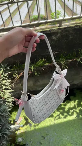 keliatan ga detailnya? Cakep banget kan😭#taswanita #taswanitamurah #taswanitakekinian #taswanitaviral #shoulderbag #tasselempang #fyp #tiktokshop #ootdfashion #ootdinspo 