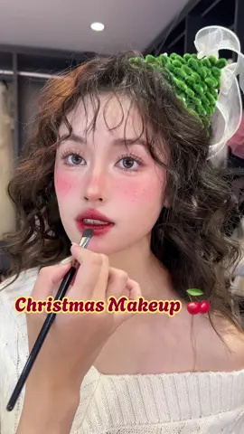 Giáng Sinh không make tone đỏ thì còn tone gì nữa ạ 🍒🎄🎁🎅 #noel #christmas #makeuptutorial #fyp 