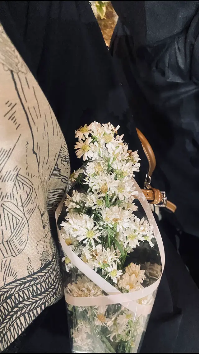 wanita tidak bercerita, tiba tiba gamisan berangkat ziarah. #sunanampel #ziarah 