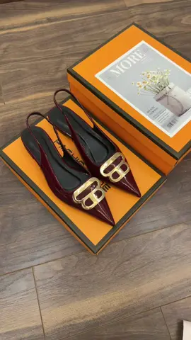 Sục mũi nhọn phối khoá da bóng kính sang lắm luôn mấy bà ạ #sucnu #sucnuxinh #sucbet #sucnuxinh #sụcquaihau #sục #sụcnữ #giaydepthoitrang #giaydepquangchaucaocap 