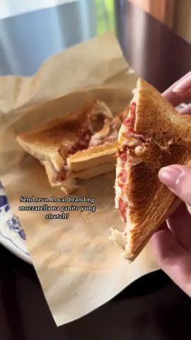 Grabe yung stretch! Ano bang local brand ng mozzarella yung ganito? #breadtoast #pizzabread #mozzarella #fylpシ 