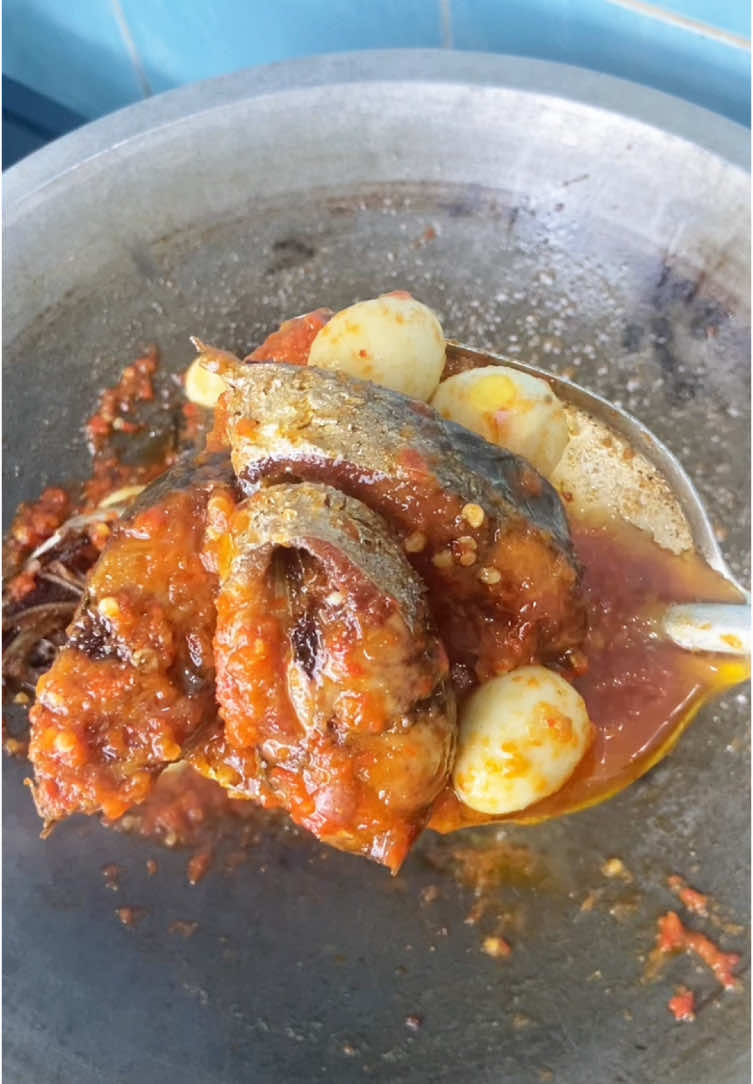 Menu kali ini sambel ikan dan telur puyyuh  #sambal #sambalikan #masaksambal  #masakansimple #idemasakanrumahan #idemasak  #ikantongkol #olahantongkol 