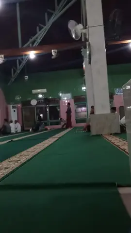 ibadah sholat magrib di masjid Annazirin.#JelajahLiburan #fyp #videotiktok #umatmuslim #tempatibadah #tempatibadah #panggilanadzan #adzanmerdu #masjid 