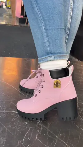 Elegant thick sole platform ankle boot#viralboots #trendyboots #womenboots #fallboots #autumnboots #womenshoes #fallshoes #tiktokmademebuyit #falldealsforyou 