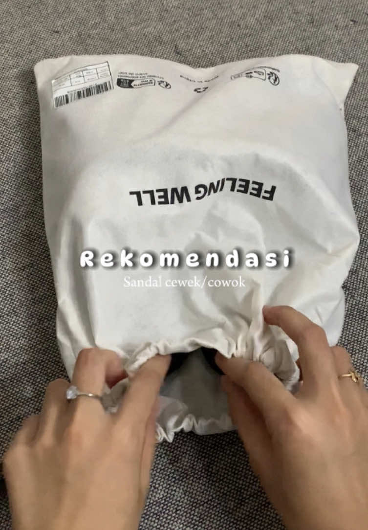 gilaaa sih sandal seeee baguzzz ini kalian wajib punya satu ya,ingatt wajib punya satu warna!! @Posee Official Store ✨🔥 #spilloutfit #sandal #fashion #masukberanda #masukfyp 