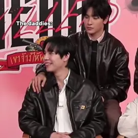 THE HEART KILLERS || The way dunk is holding khao 🥹 #firstkhao #firstkanaphan #khaotungthanawat #joongdunk #joongarchen #dunknatachai #blcouples #gmmtv #blactors #thai #foryou #fyp