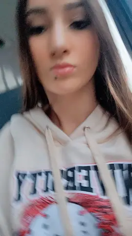 guys... the rain made my hair so ugly 🙏🏼😭