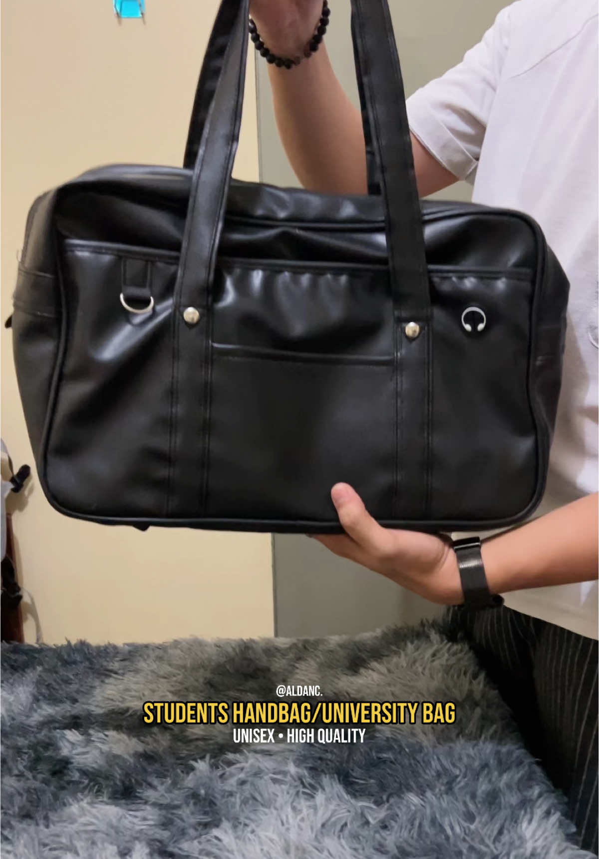Ganda ng handbag / University bag ng @Leacat Store #Bag #Handbag #LeatherBag #UniversityBag #Studentsbag 