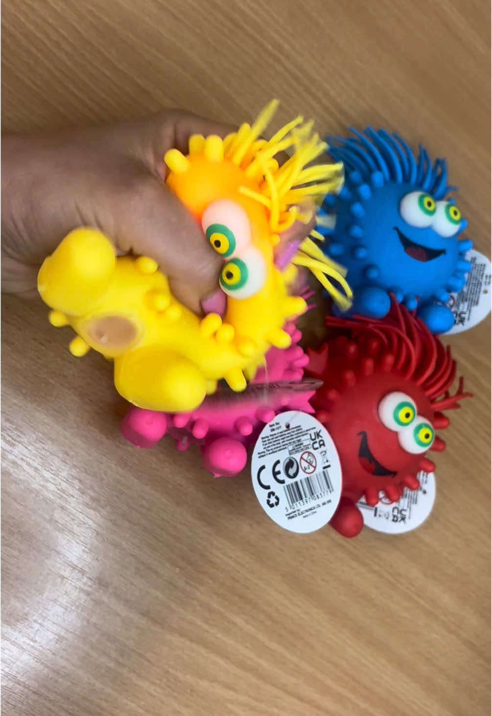 Flashing hairy monsters 😱 #squishy #squishytoy #flashingtoy #flashingsquishy #fidget #fidgettoy #sensorytoy #stresstoy #smallbiz #smallbusinessuk #rioslittlefidgets 