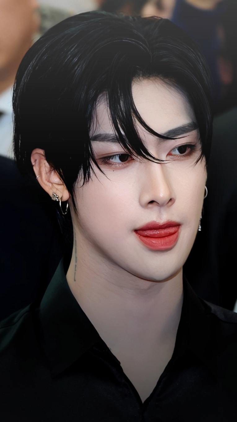 RICKY DENGAN OUTFIT HITAMNYA WKWK #ricky #shenquanrui #zb1 #zerobaseone #리키 #lovelicky #fyp #4u 