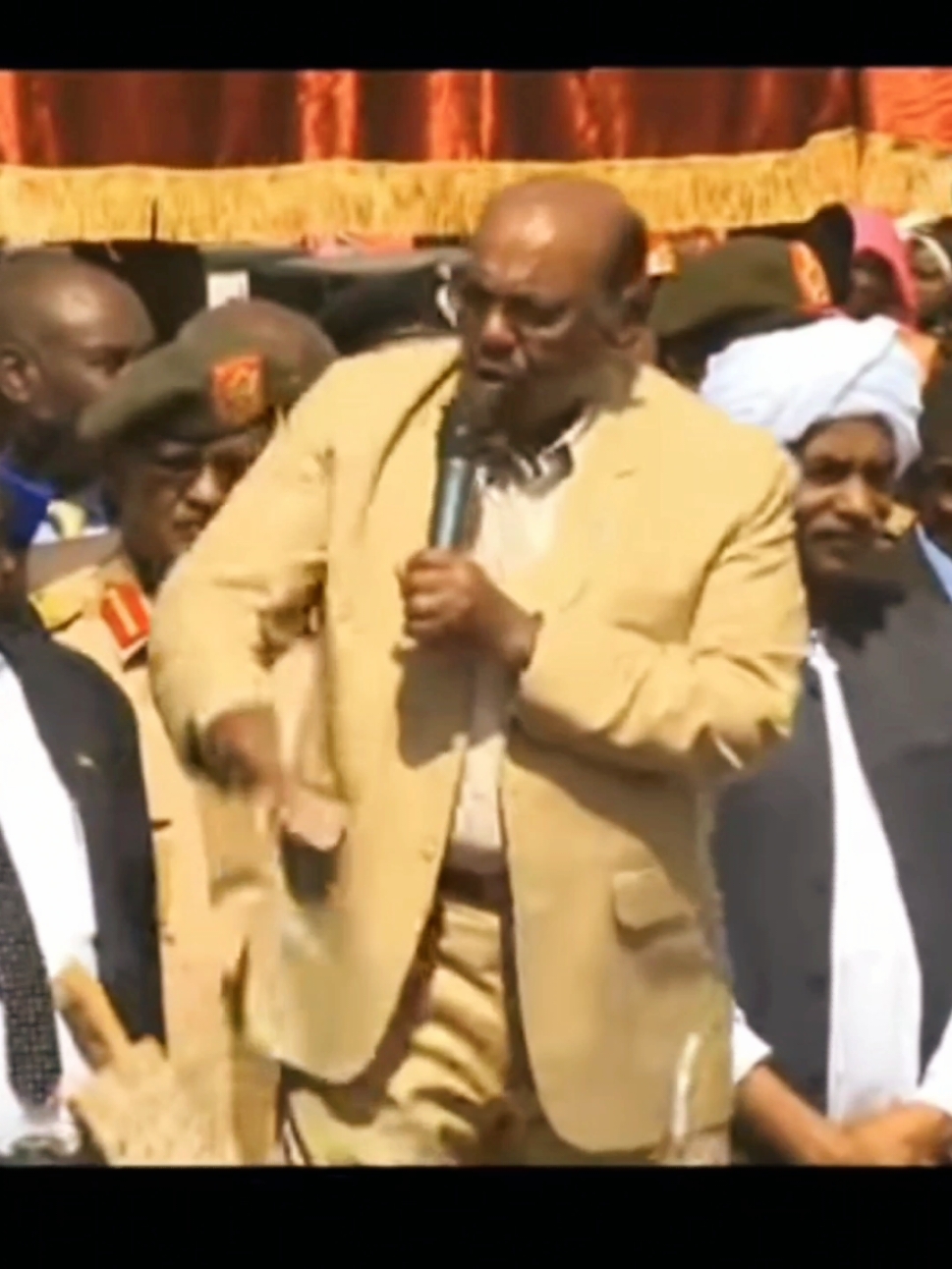 انتو السمر الغبش ،  الشعب السوداني #البشير #اسد_افرقيا #السودان #fpyシ #sudanese_tiktok #عمر_البشير 
