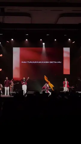 Kau setia, Kau mulia, Bapa Kau setia 🤍 #praiseandworship #sundayservice #worshipsong 