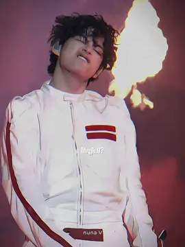 WTH r u doing!! 🫠😮‍💨 #BTS #bts #bts_official_bighit #foryou #fyp #foryoupage #TAEHYUNG #taehyung #taehyungbts #thv #kimtaehyung @BTS 