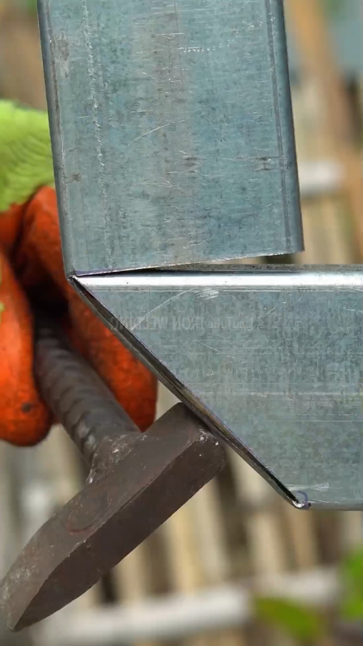 Trick for cutting metal 90 decree angle📐 and weld it#ironwelding #weld #weldingideas #arcwelding #welding #tigwelding #migwelding 