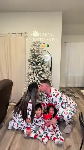 Family matching pjs 🌲🎅@PatPat #CapCut #patpatchristmaspajamas  #patpatfamilymatching #BlackFriday #fyp #pjs #christmas #matchingfamilypajamas #parati #holidays #tiktokshopfinds 