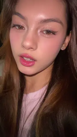 Ate my heart#makeup #kbeauty #kbeautymakeup #fyp #glittermakeup #cbeauty #xiaohongshumakeup #小红书 