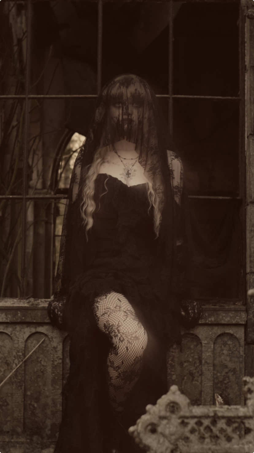 🖤🗡️Dress from farrahclothing  . . . . . #aesthetic #outfit #vintage #vintageoutfit #makeup #look #vintageclothes #retro #vintagestyle #autumn #fall #autumnaesthetic#doll #dollcore #southerngothic #gothic #softgoth #romantic #morutecore #dress #coquette #victorian #inspiration #винтаж #эстетика #вдохновение #аутфит #образ #готика #готическийстиль #gothoutfit 