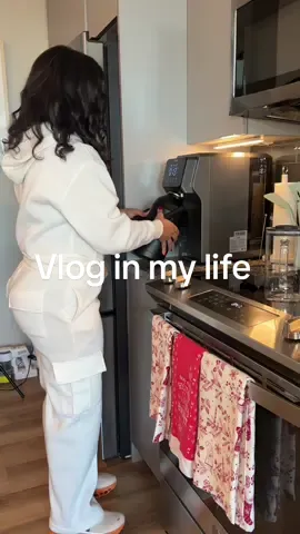 Happy Wednesday 🫶🏼 #dominicanaenboston #latinaenusa #latinacreator #latinacontentcreator #dominicanaenboston #contentcreator #boston #dayinmylife #dayinmylifevlog #morningroutine #morningvlog 