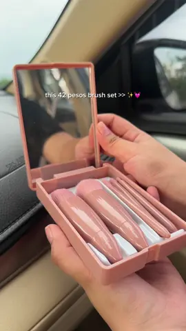 Make up brush set with mirror 💖✨ Ang cute very handy lang siya🫶🏻 #mirrorbrushset #makeupbrushset #handymirror #TikTokFashion #makeuprecos 