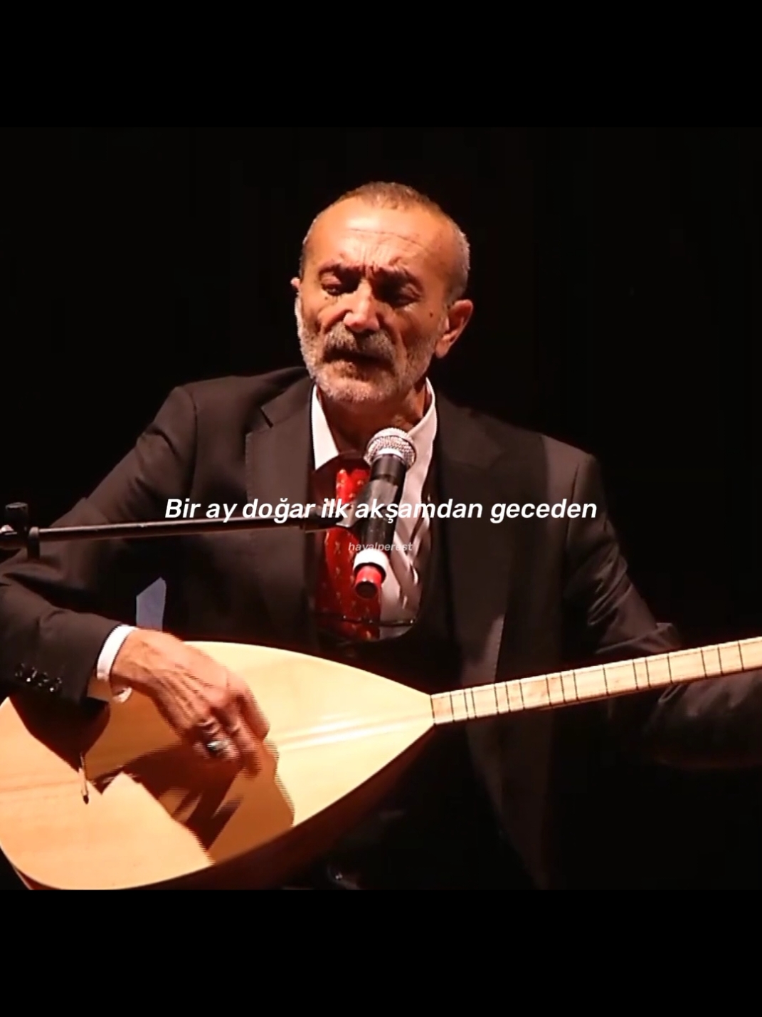 bir ay doğar ilk akşamdan geceden.. 🥀🖤 #cengizözkan #biraydoğar #biraydoğarilkakşamdan #fyp #türkülerimiz #türküler #türkülerindili #şarkılar #biraydoğarilkakşamdangeceden 
