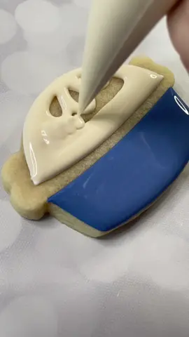 Who likes pie on Thanksgiving?! #pie #piecookies #thanksgiving #thanksgivingcookies #sugarcookies #cookieasmr #cookiesoftiktok #asmr #asmrcookies #oddlysatisfying 