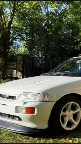 BURSTING FOR A DUMP #ford #escorth #cosworth #classicfords #dumpit #dumpvalve #fyp #evenflow 