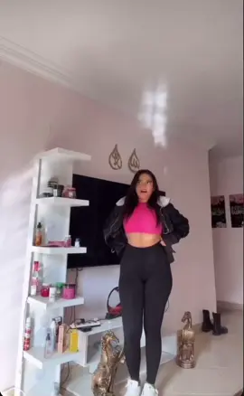 بتشوفني عينك بتدمع😂😂💔