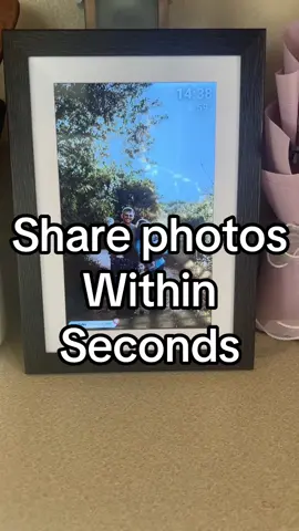 This digital photo frame will be the best gift you could give anyone. #digitalpictureframe #digitalphotoframe #photoframes #tiktokshopblackfriday #tiktokshopholidayhaul #tiktokshopcybermonday 