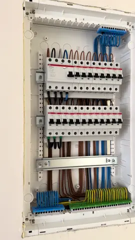 #elektricar #elektroinstalacije #struja #elektriker #electro #sparky #sparkylife #electrician #abb #balkan #bosna #sarajevo #limitless  #limitlesselectro #eletricity #stromkastenkunst #umjetnost 