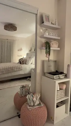 My winter room! 🎀🎄 #RoomTour #pink #christmas 