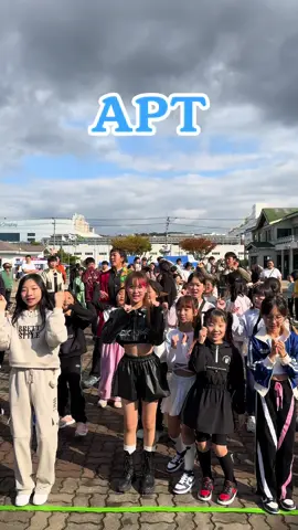랜덤댄스에 APT 노래가 나온다면? 춤추는곰돌의랜덤댄스구미편 #춤 #춤추는곰돌 #춤추는곰돌의랜덤댄스 #랜덤댄스 #랜덤플레이댄스 #randomdance #kpop #soonent #afstarz #afstarz엔터테이먼트 #이춤알아? #rose #bp #blackpink #블랙핑크 #brunomars #브루노마스 #로제 #apt #aptchallenge #아파트 