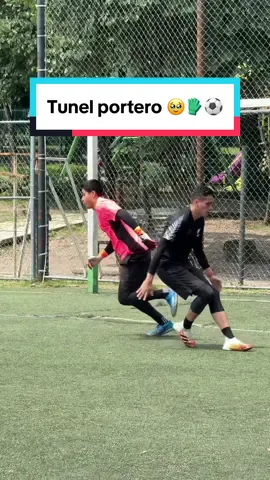 Cuando el portero le hace un túnel al delantero 😓🧤⚽️ #TikTokDeportes #soccertiktok #celebraelfut #meme 