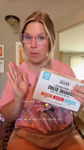 Ive never tried an Edamame bean before, but i was impressed! Do you like them? Have you tried these? For a high protein snack, these were a win! #protein #proteinsnack #edamame #theonlybean 