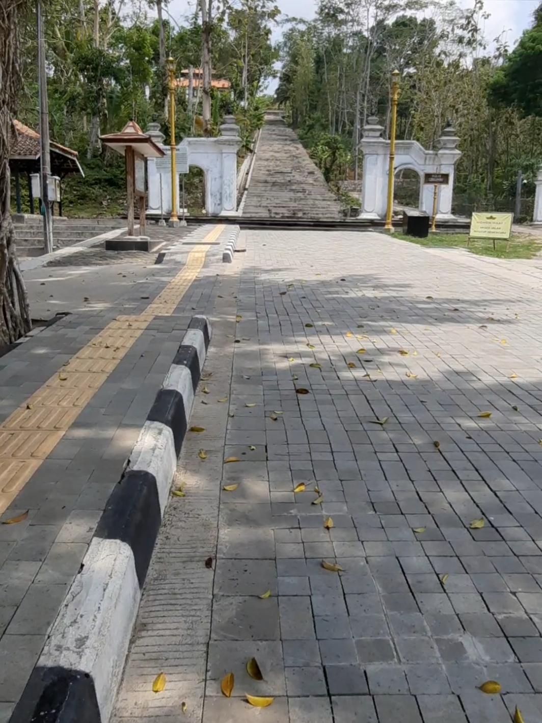 Seko kaligintung tekane girigondo, ati ojo bingung, pasrahke kabeh ro sing kuoso Jalan baru Makam Girigondo #girigondo  #kulonprogo  #makamraja  #jogja  #kulonprogostories 