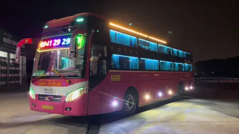 Đầy bình tiếp tục đưa bà con vào Hái Cà Phê 🥰🥰🥰 #xekhachvietnam 