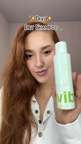 Este dry shampoo de DIVI no solo mantendra tu cabello fresco entre lavadas, tambien evitara la acumulacion de producto en el cuero cabelludo, tiene un rico aroma y dara volumen a tu cabello 🙌🏼  #pr #prpackage #divi #hairtok #hairtoks #haircare #tiktokshop #tiktokshopfinds #tiktokshopblackfriday #tiktokshopcybermonday #tiktokshopping 