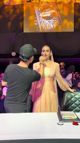 A N N A  J O B L I N G  Makeup and hairdo for Anna Jobling for Muzikal Lawak Superstar ❤️ Manager : @shawn_amer  Management : @maskteam  PR : @anissaasadat  Stylist : @abushaefhamza  Designer : @ivanyoungofficial  #gebrielpadan  #chanel #chanelmy  #charlottetilbury  #bymario #tomford #tomfordmy  #dior #diormy #bobbibrown #bobbibrownmy #maccosmetics #maccosmeticsmy  #sephora #sephoramy #ysl #yslbeauty #yslmy #guccibeauty #guccimy #urbandecay #nars #makeupforever #makeupadicct #makeupartistmalaysia #makeupartistsingapore  #makeupartistbrunei  #makeupartistkl  #makeupartistsarawak  #makeupartistsabah