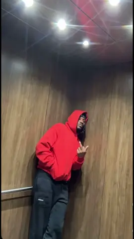 Vibing in the elevator @Duke Dennis #dukedennis #duke #dennis #amp #ilovedukedennis #deeblockduke #dukedennisedit #dukedennispictures #dukedennisclips #fypage #handsome #DBQ #deeblockqueens #blackexcellence 
