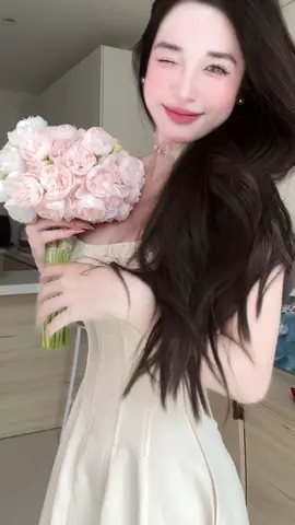 Em #đầm #bestseller nhà tuii🫶 ưng quá chừng hen mí bà  #hongle #damxinhthietke #quinee #fashionista #đầm_xinh #slay 