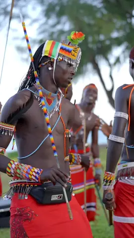 Embrace your uniqueness 🔥 It’s amazing how art can blend cultures and still be a masterpiece. These are the Maasai at the Beach but also the music I used in this video is from Ethiopia 😂 I bet you didn’t know that, right?  The Maasai are a Nilotic ethnic group inhabiting northern, central and southern Kenya and northern Tanzania, near the African Great Lakes region.