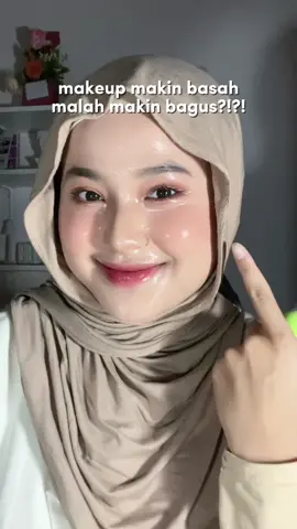 pecinta dewy finish wajib tau setting spray ini sih biar makeup ga cepet longsor!🫵🏻🤩 @DAZZLE ME INDONESIA #BeautyTok #gayaditiktok #reviewjujur 