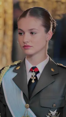 Princess Leonor, atau Leonor dari Spanyol, adalah pewaris takhta Spanyol dan putri sulung Raja Felipe VI dan Ratu Letizia. Lahir pada 31 Oktober 2005, Leonor adalah sosok yang sangat karismatik dan memiliki bakat kepemimpinan yang mulai terlihat di usia muda. Sebagai Putri Asturias, Leonor telah menunjukkan komitmen untuk belajar serta mengembangkan kemampuan diri demi mempersiapkan peran besarnya di masa depan. Sifatnya yang anggun, cerdas, dan penuh rasa tanggung jawab membuatnya disukai oleh rakyat Spanyol dan dikagumi banyak orang di seluruh dunia.  #LeonorSpain #PutriAsturias #FutureQueen #LeonorStyle #LeonorSpanyol #RoyalFamily #ViralSpain #FYP #Trending#PrincessLeonor #SpainRoyalFamily #LeonorTrend #PutriCantik #RoyalInspiration #YoungLeader #FYP #TikTokTrending #ForYouPage #RoyalVibes #ViralTerus#fypシ#foryoupage #4upage#xybcae#edutiktok#🇪🇸🇪🇸🇪🇸 