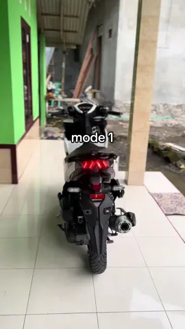 pesona stoplam running 8mode 🤩 #stoplamprunning#variomodifikasi#vario125new#fypシ  