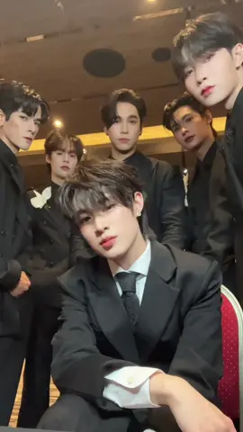 CLIK CLAK 🖤 @MMax Kornthas @krptt @Prarinyakorn @Mark sorntast @Gems.jsd 