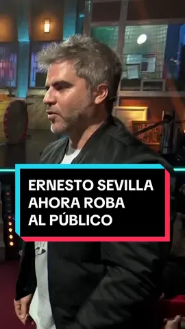 Ernesto Sevilla ahora roba.  Se ha pasado años abriendo la cartera en el programa y regalando dinero al público, toca compensar la balanza.  #LaRevuelta #DavidBroncano #ErnestoSevilla #QueVer #Teleentiktok #pickpocket 