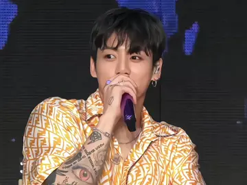 Beautiful song, beautiful voice🥰 #jungkook #jk #stillwithyou #fyp 
